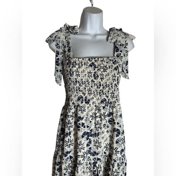 Sam Edelman Dress Size 6 Navy Blue &โ Cream Smocked Maxi Dress ๐๐ - Picture 2 of 11